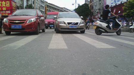 车前有人.jpg 车前有人.jpg